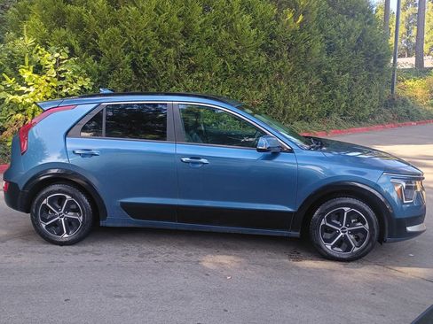 Used 2023 Kia Niro FWD image 3