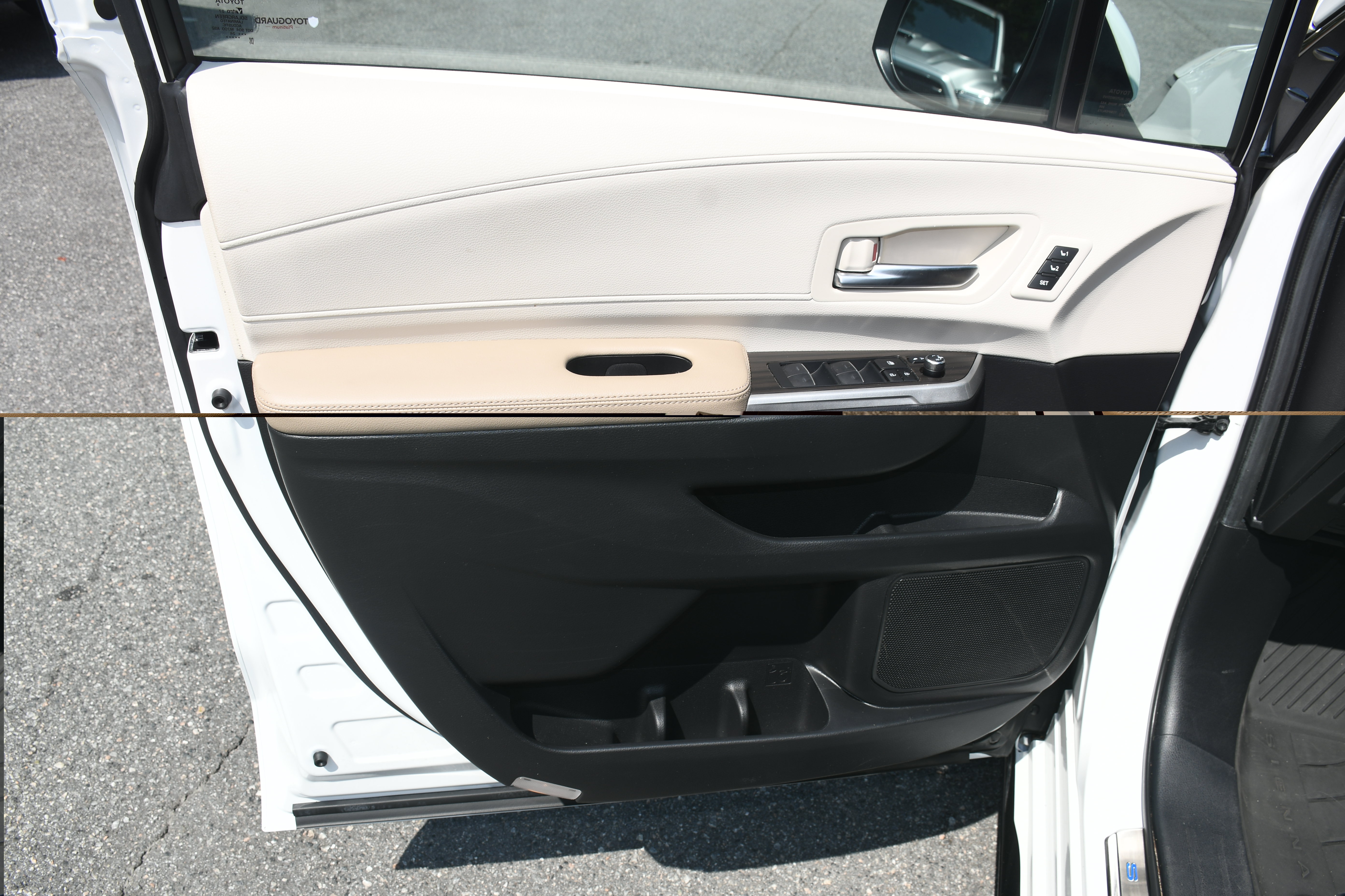 Certified 2024 Toyota Sienna Limited FWD image 10