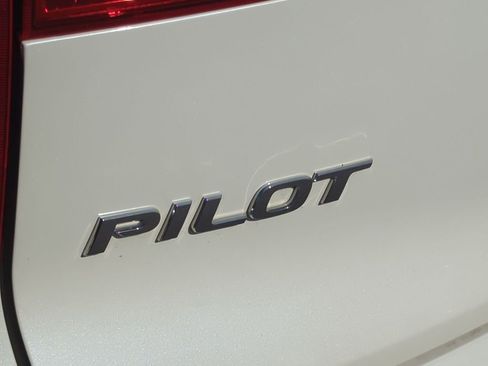 Used 2016 Honda Pilot Touring image 31