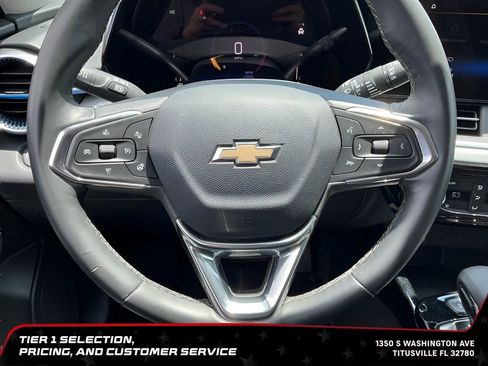Used 2025 Chevrolet Trax LT w/ LT Convenience Package FWD image 29