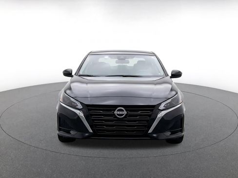Used 2025 Nissan Altima 2.5 SV FWD image 2