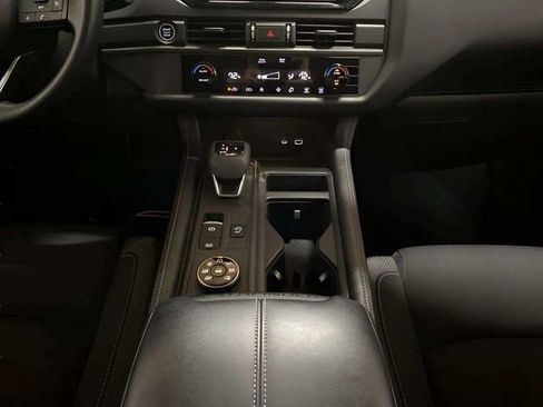Used 2023 Nissan Pathfinder S AWD/4WD image 24
