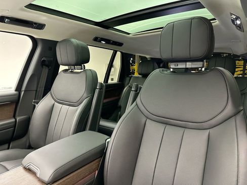 Used 2025 Land Rover Range Rover Long Wheelbase SE image 7