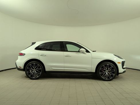 Certified 2025 Porsche Macan S AWD/4WD image 8