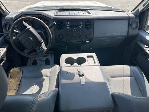 Used 2016 Ford F550 4x4 Crew Cab Super Duty image 4