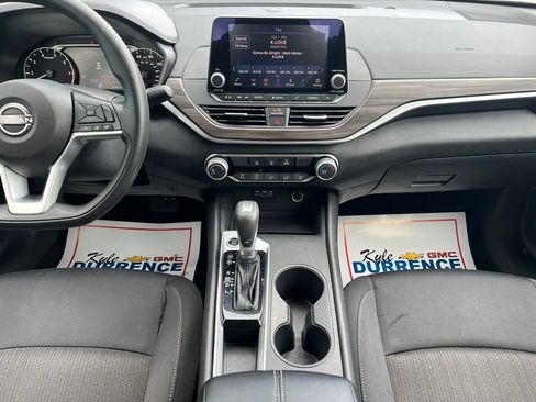 Used 2025 Nissan Altima 2.5 SV FWD image 9
