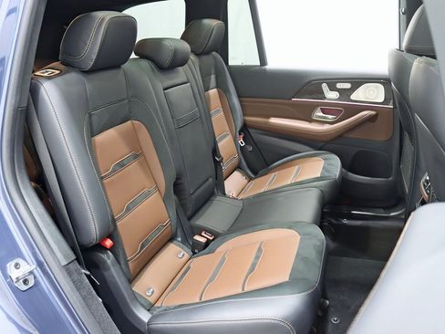 Used 2024 Mercedes-Benz GLS 63 AMG 4MATIC image 34