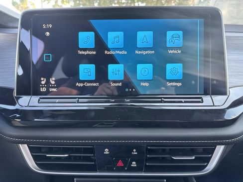 New 2026 Volkswagen Atlas Cross Sport SE FWD image 17