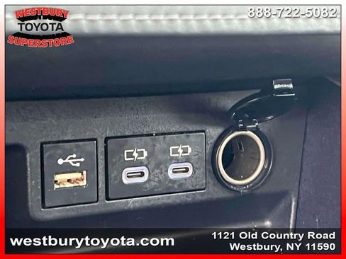 Used 2023 Toyota Highlander XLE image 34