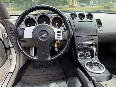 Used 2004 Nissan 350Z Touring image 12
