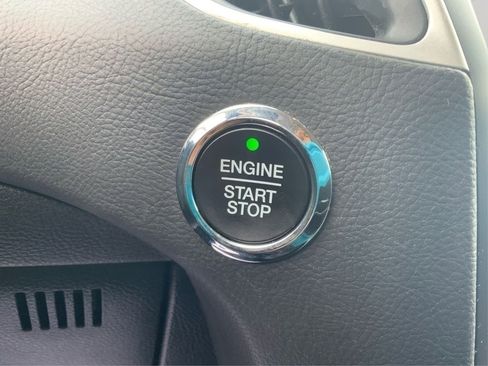 Used 2024 Ford Edge SEL image 39