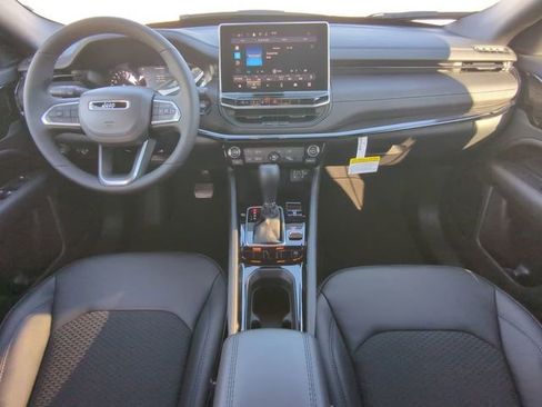 New 2026 Jeep Compass Latitude image 17