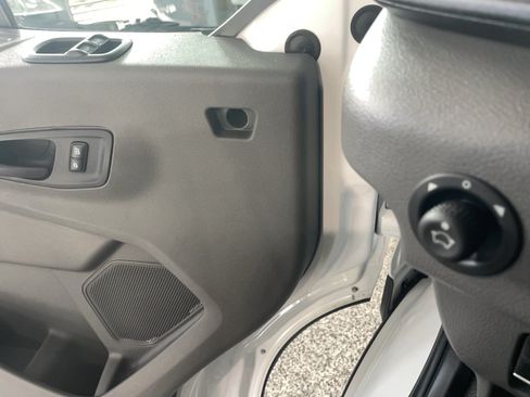 Used 2022 Ford Transit 250 Medium Roof AWD image 15