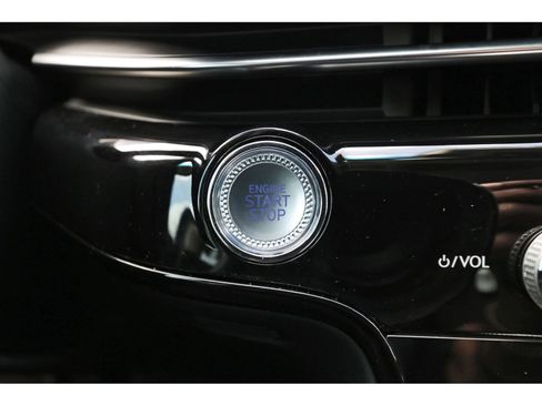 Used 2025 Genesis G80 2.5T image 29