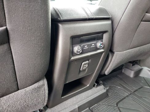 Used 2023 Chevrolet Traverse LT image 29