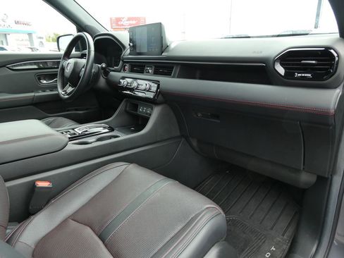 Used 2025 Honda Pilot Black Edition image 14