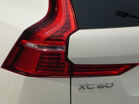 Used 2024 Volvo XC60 B5 Plus AWD/4WD image 55