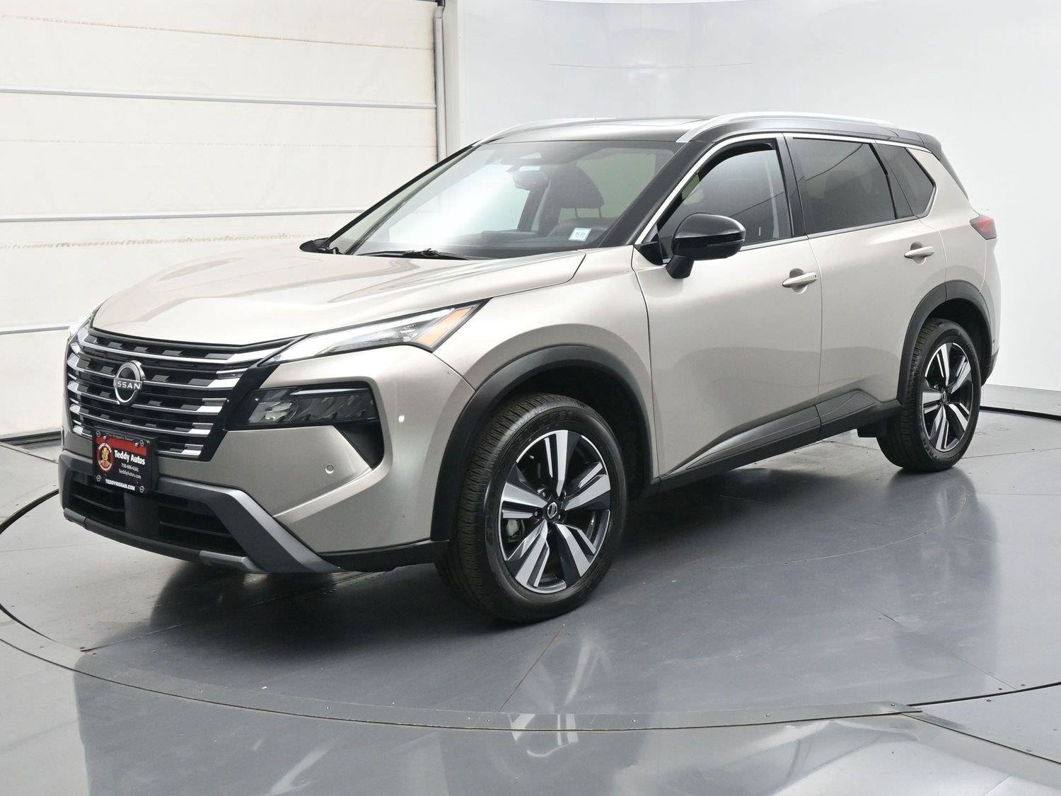 Certified 2025 Nissan Rogue SL w/ SL Premium Package AWD/4WD image 1
