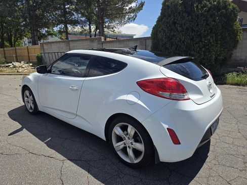 Used 2014 Hyundai Veloster w/ Style Package 02 FWD image 3