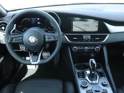 New 2025 Alfa Romeo Giulia image 6
