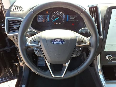 Used 2024 Ford Edge Titanium image 16