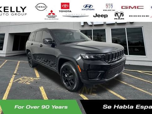 Certified 2025 Jeep Grand Cherokee Altitude AWD/4WD image 1