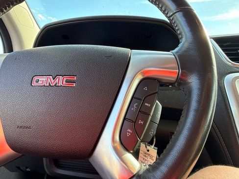 Used 2015 GMC Acadia SLE FWD image 18