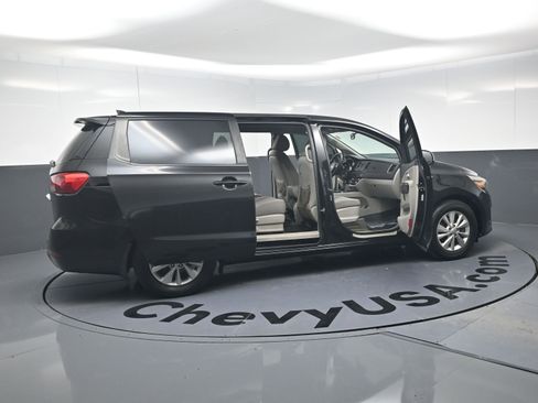 Used 2015 Kia Sedona L image 24