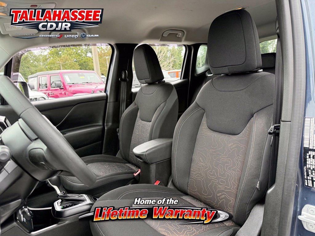 Used 2023 Jeep Renegade Latitude AWD/4WD image 18