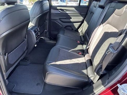 New 2025 Jeep Grand Cherokee Altitude image 24