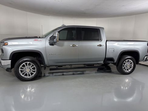 Used 2025 Chevrolet Silverado 2500 LTZ w/ LTZ Premium Package image 6