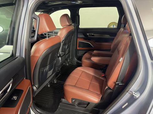 Used 2024 Kia Telluride SX FWD image 12