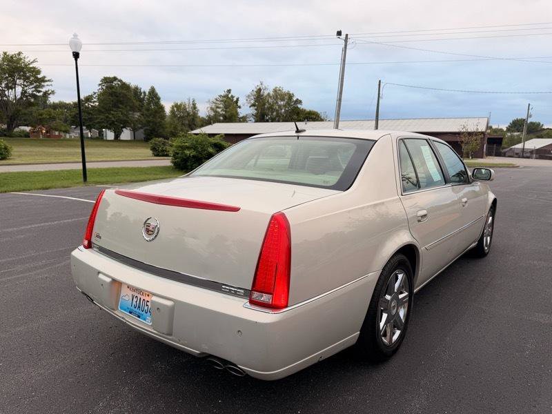 Used 2007 Cadillac DTS Luxury I w/ Trunk Convenience Package FWD image 5