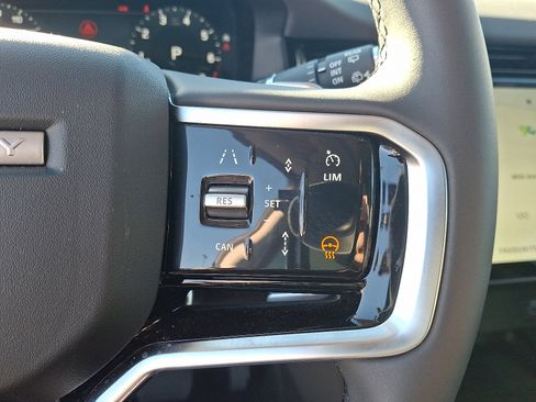 Used 2025 Land Rover Discovery Sport S image 23