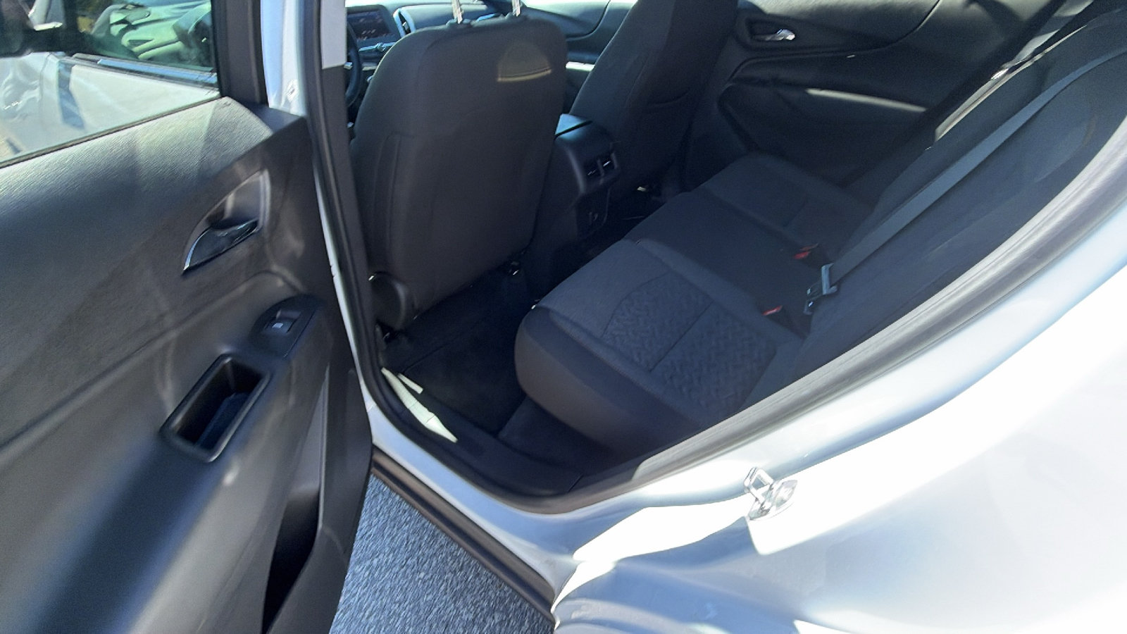 Used 2024 Chevrolet Equinox LT AWD/4WD image 23