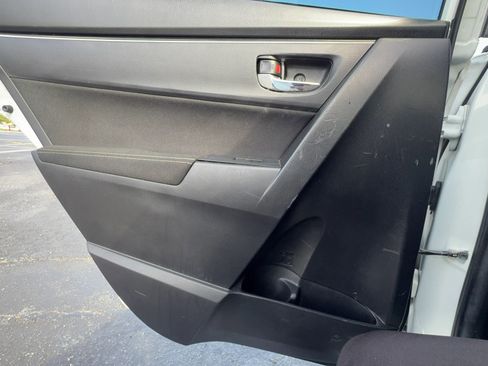 Used 2018 Toyota Corolla LE FWD image 19