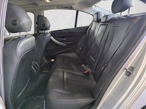 Used 2017 BMW 320i xDrive Sedan AWD/4WD image 19