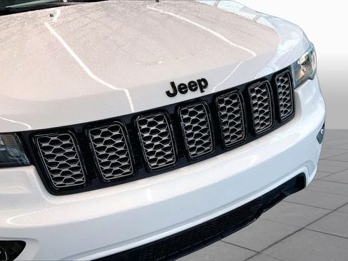 Used 2018 Jeep Grand Cherokee Altitude RWD image 30