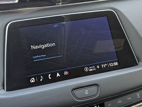 Used 2023 Cadillac XT4 Luxury w/ Cold Weather Package image 38