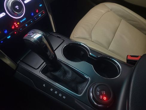 Used 2017 Ford Explorer Limited image 26