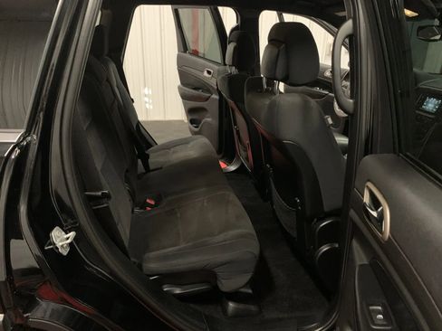 Used 2017 Jeep Grand Cherokee Laredo w/ Quick Order Package 23E image 45