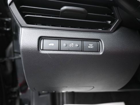 Used 2025 Nissan Altima 2.5 SV image 11