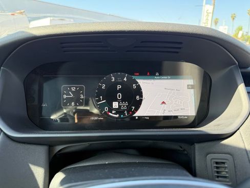 Used 2024 Land Rover Discovery S image 10