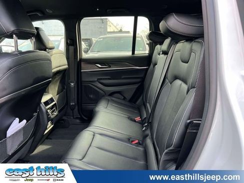 Certified 2024 Jeep Grand Cherokee Limited w/ Black Appearance Package AWD/4WD image 15