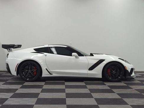 Used 2019 Chevrolet Corvette ZR1 RWD image 8