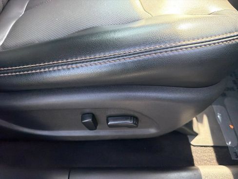 Used 2019 Nissan Pathfinder SL FWD image 36