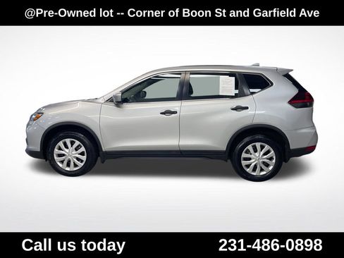 Used 2018 Nissan Rogue S AWD/4WD image 2