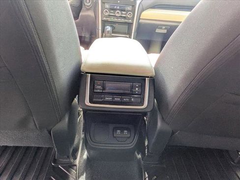 Used 2019 Subaru Ascent Premium AWD/4WD image 13