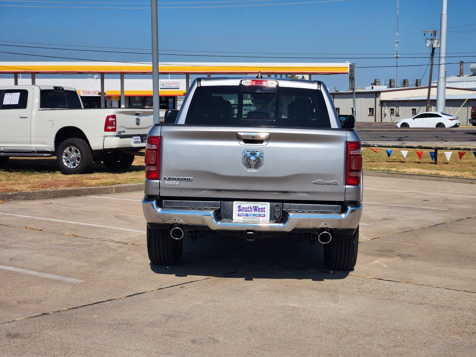 Used 2022 RAM 1500 Laramie AWD/4WD image 8