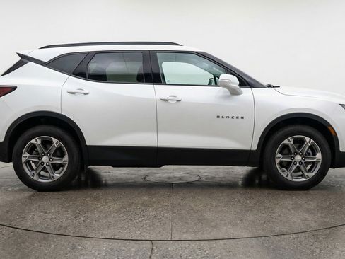 Used 2025 Chevrolet Blazer LT FWD image 11